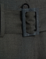 Pantalón ancho con cinturón marrón