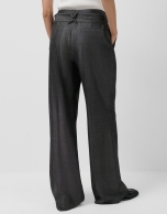 Pantalón ancho con cinturón marrón