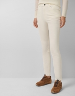 Pantalón cinco bolsillos algodón crudo