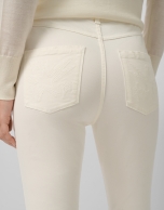 Pantalón cinco bolsillos algodón crudo