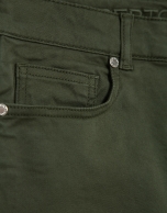 Pantalón cinco bolsillos algodón verde
