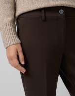 Pantalón punto elástico marrón
