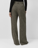 Wide-leg trousers with black and beige herringbone pleats