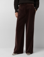Pantalón ancho con pinzas terciopelo marrón