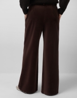 Pantalón ancho con pinzas terciopelo marrón
