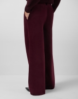 Pantalón ancho con pinzas terciopelo burdeos