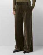 Pantalón ancho con pinzas terciopelo verde