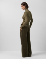 Pantalón ancho con pinzas terciopelo verde