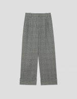 Pantalón pinzas corte masculino cuadro gales blanco y negro
