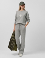 Pantalón jogger punto tricotado gris