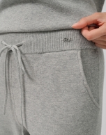 Pantalón jogger punto tricotado gris