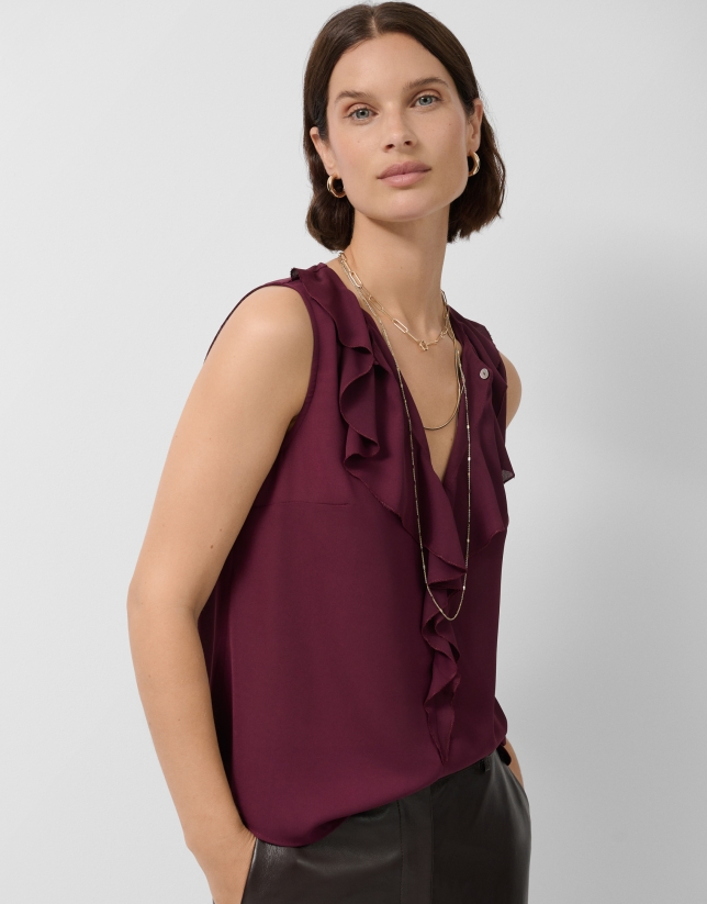 Blusa sin mangas en crepé rojo con volante