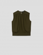 Sleeveless puffed blouse in green crepe