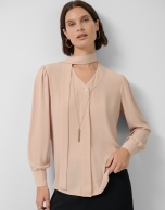 Blusa oversize cuello lazada beige