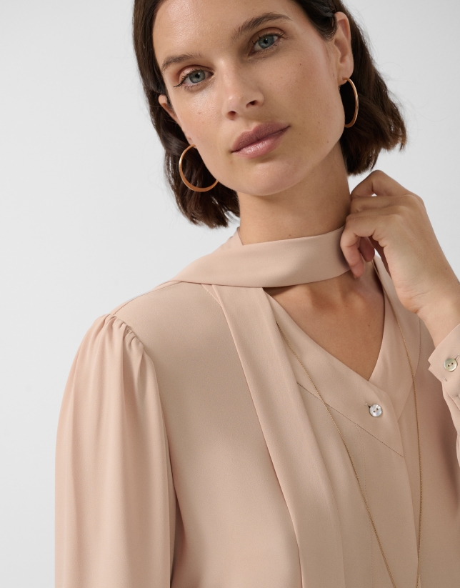 Blusa oversize cuello lazada beige