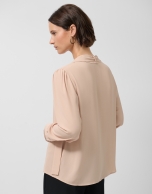 Blusa oversize cuello lazada beige