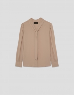 Blusa oversize cuello lazada beige