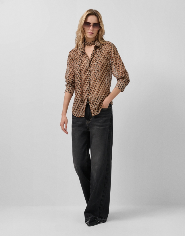 Blusa con lazada estampado geométrico tonos marrones