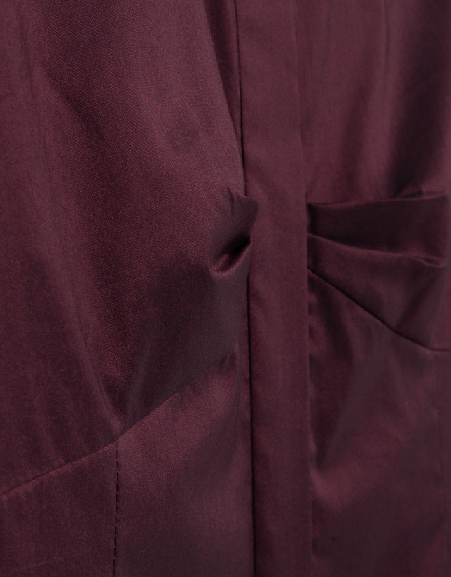 Camisa con pliegue en pecho color berenjena