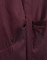 Camisa con pliegue en pecho color berenjena
