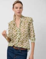Blusa con volantes estampado manchas verdes