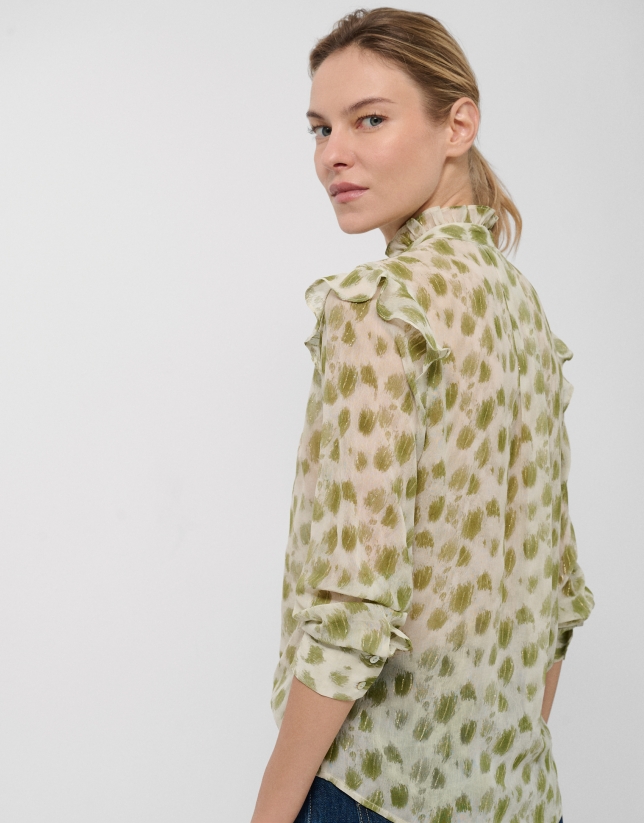 Blusa con volantes estampado manchas verdes