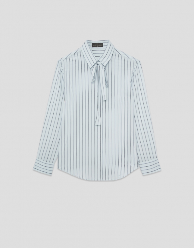 Camisa listas azules con lazada en cuello