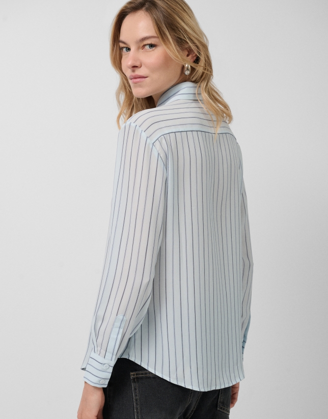 Camisa listas azules con lazada en cuello