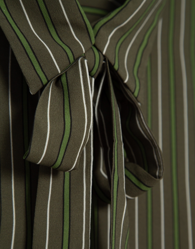 Camisa listas verdes con lazada en cuello