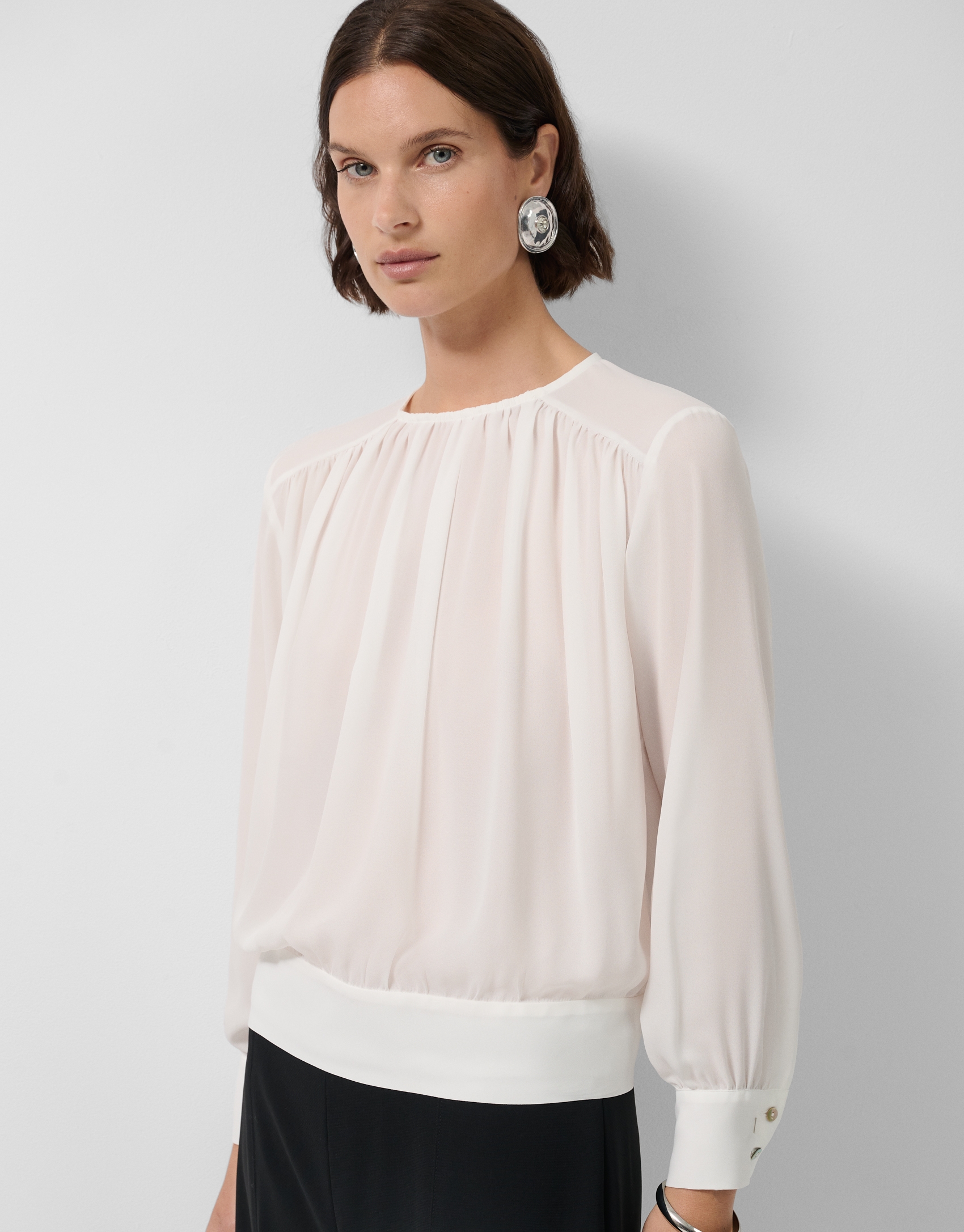 Long-sleeved puffed blouse in ecru crepe