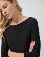 Camiseta cuello barco punto negro con lúrex plata