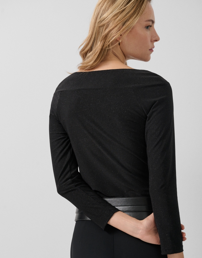 Camiseta cuello barco punto negro con lúrex plata