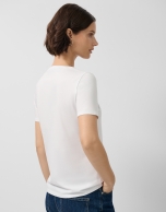 White short-sleeved T-shirt with Verino lettering