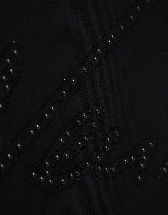 Black short sleeve t-shirt with Verino letters