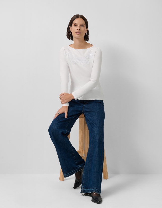 White long-sleeved T-shirt with embroidery