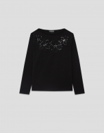 Black long-sleeved T-shirt with embroidery