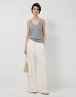 Camiseta de punto gris con tirantes