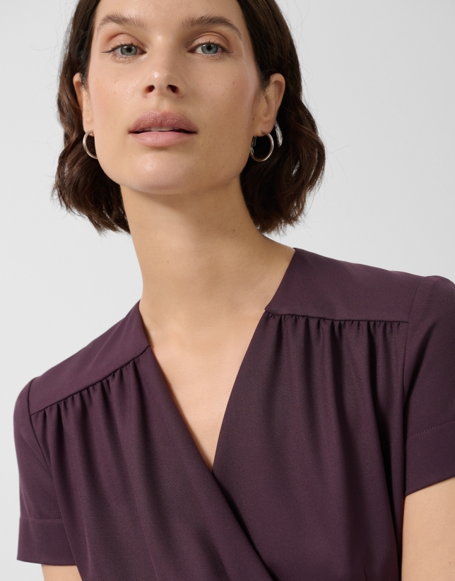 Burgundy short-sleeved wrap midi dress