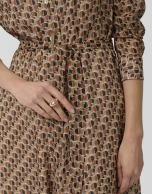 Long-sleeved shirt dress with a geometric print in brown tones