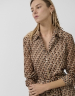 Long-sleeved shirt dress with a geometric print in brown tones