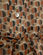 Long-sleeved shirt dress with a geometric print in brown tones
