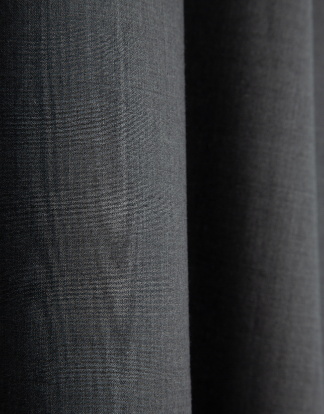 Vestido midi de manga corta cruzado gris