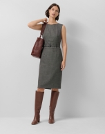 Sleeveless dress with gray micro-pattern belt