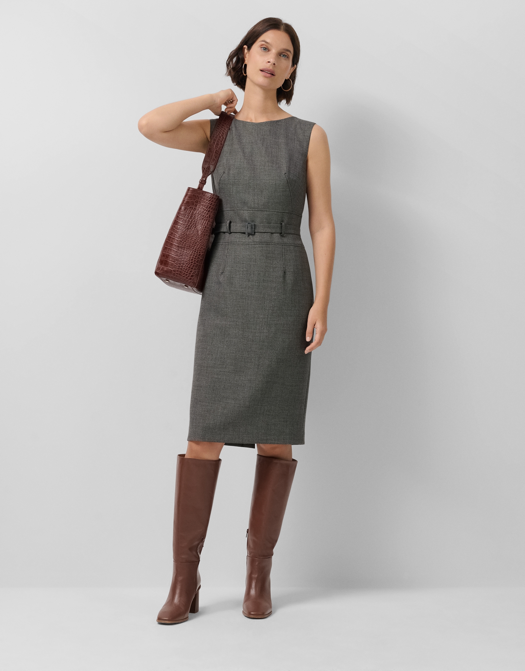 Sleeveless dress with gray micro-pattern belt