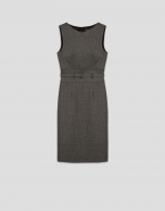 Sleeveless dress with gray micro-pattern belt