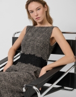 Vestido recto trama negro y crudo con encaje en cintura