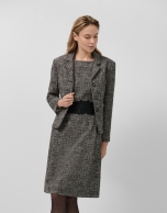Vestido recto trama negro y crudo con encaje en cintura