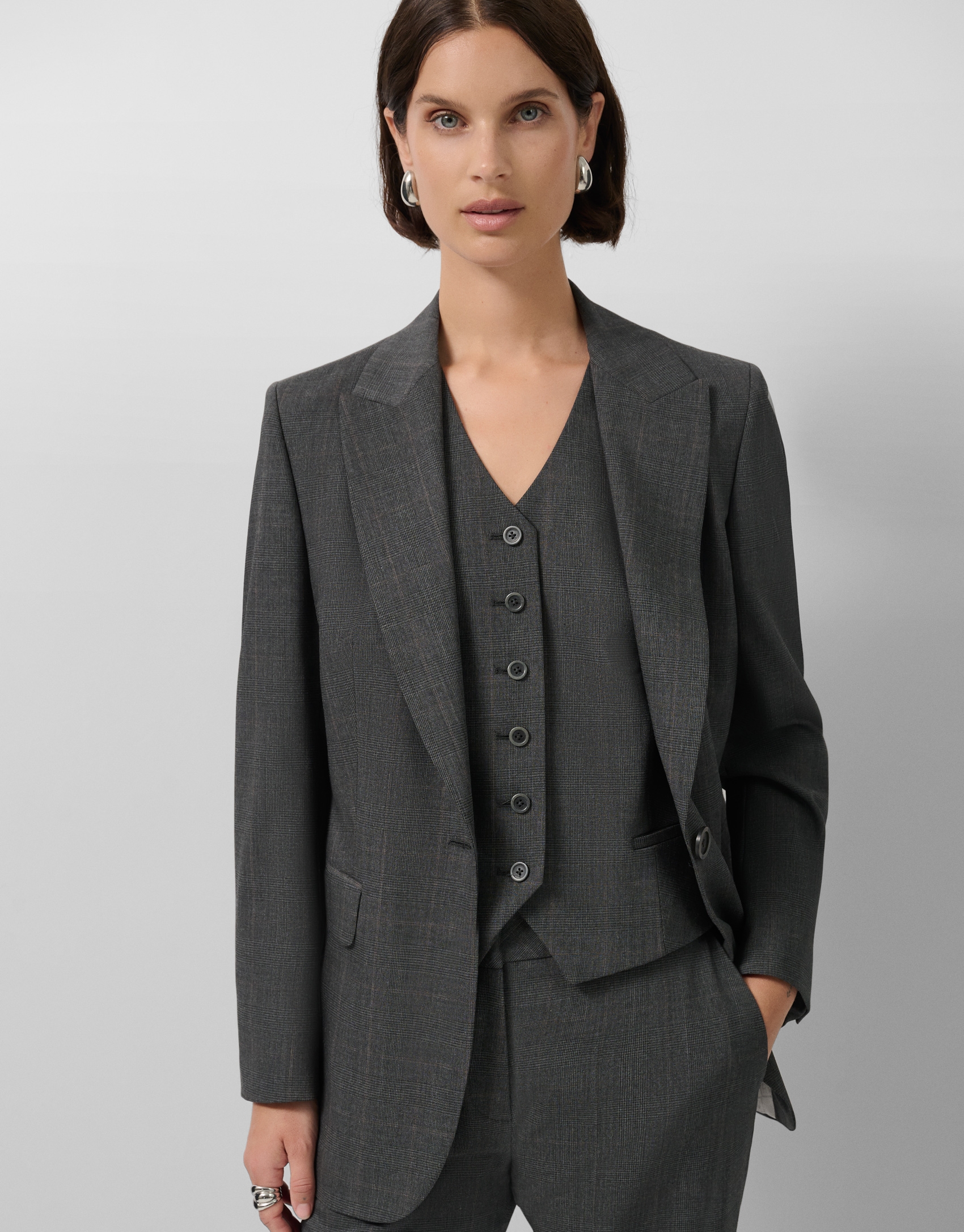Medium gray one-button Welsh plaid blazer