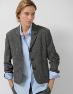 Chaqueta corta solapas punté gris
