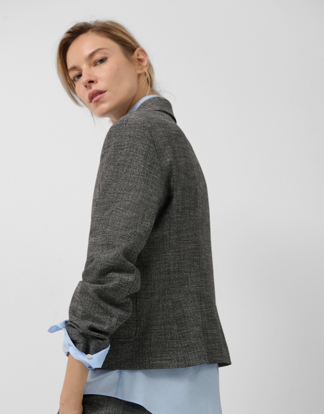 Chaqueta corta solapas punté gris